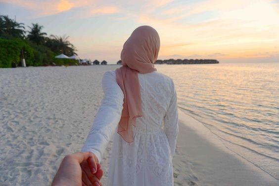 Newly Married couple, Maldives halal honeymoon