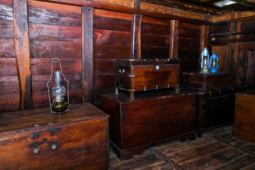 Artefacts inside Umtheemu Ganduvaru 